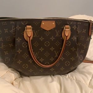 Louis Vuitton Turinne medium bag excellent condition with box